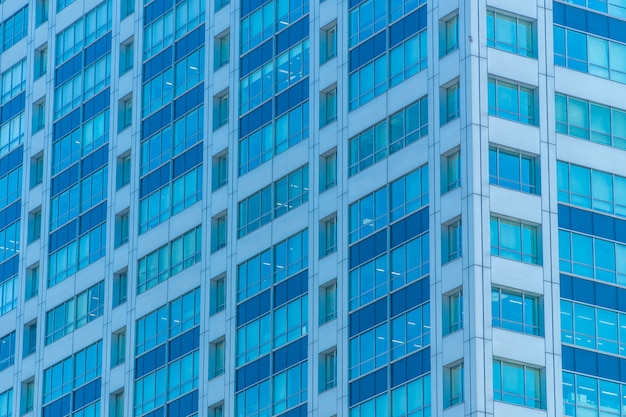 Hermoso edificio exterior y arquitectura con patrón de ventana.