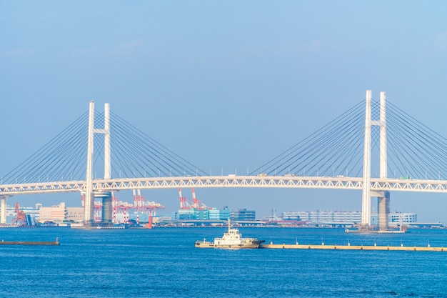 Hermoso exterior del puente de Yokohama