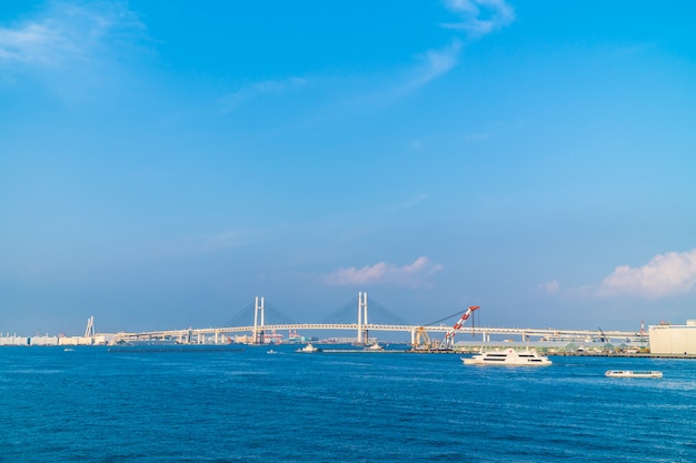 Hermoso exterior del puente de Yokohama