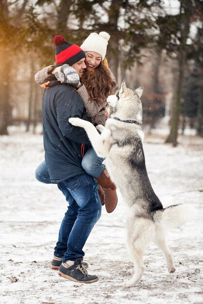 Hermoso fondo alegre adulto