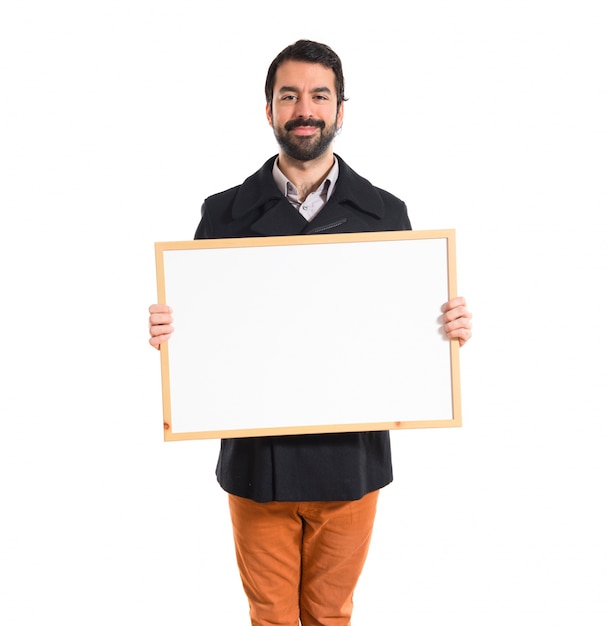 Hermoso hombre con cartel vacío