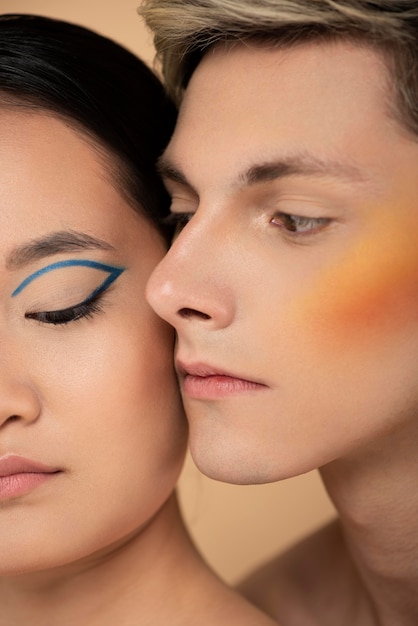 Hermoso, hombre y mujer, llevando, maquillaje