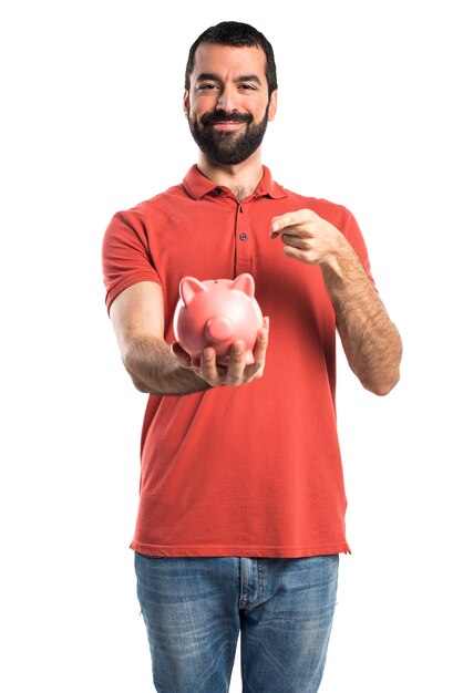 Hermoso hombre con un piggybank