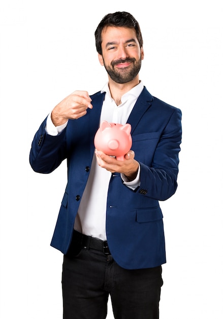 Hermoso hombre con un piggybank