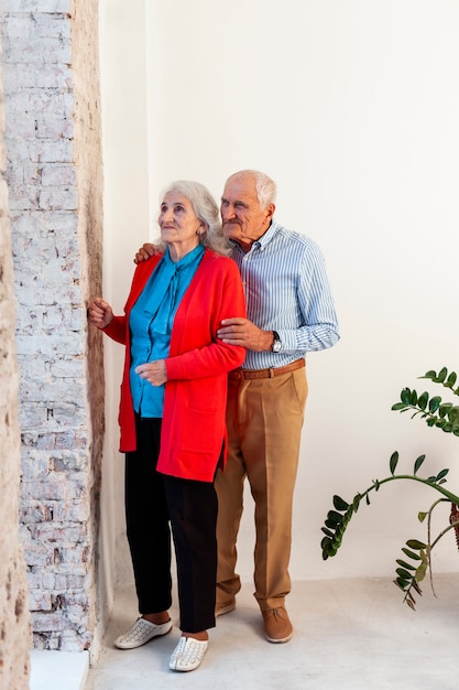 Hermoso hombre senior y mujer juntos