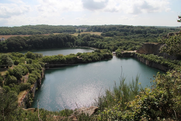 Hermoso lago en la isla de bornholm