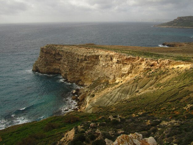 Hermoso paisaje de acantilados y el mar, perfecto para el fondo