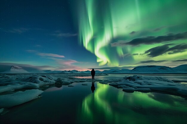 Hermoso paisaje con aurora boreal