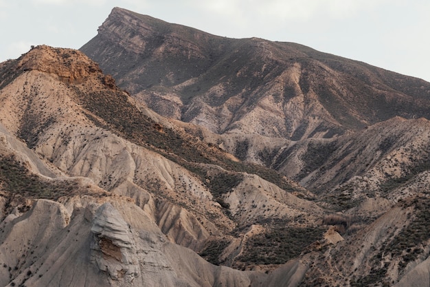 Foto gratuita hermoso paisaje con colinas