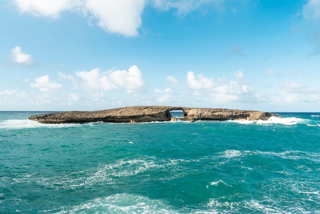 Foto gratuita hermoso paisaje de hawaii con el mar azul