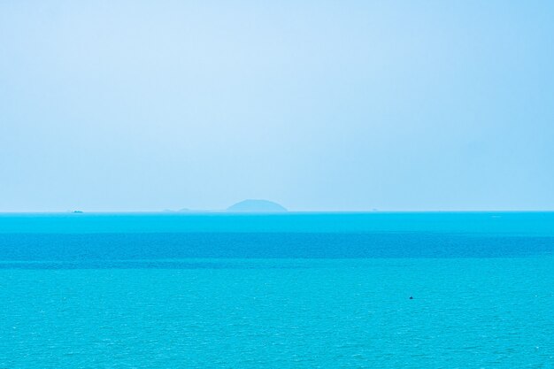 Hermoso paisaje de mar y océano para el fondo de la naturaleza