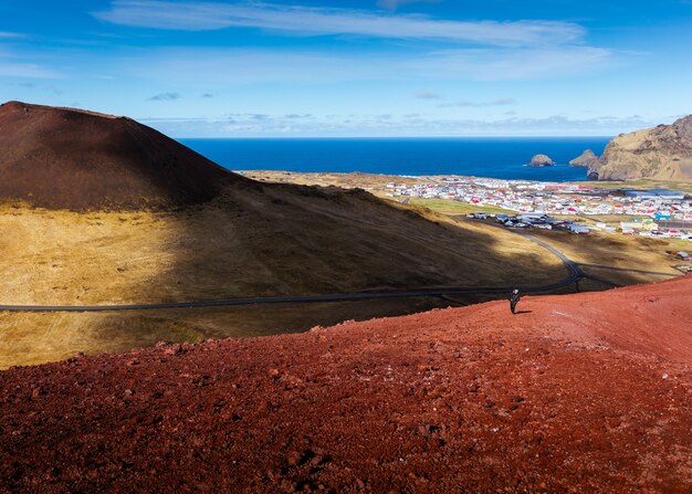 hermoso paisaje natural de un campo con cielo azul