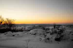 Foto gratuita hermoso paisaje natural de invierno