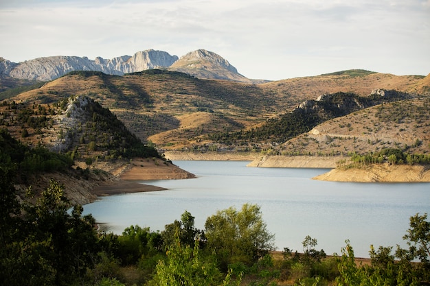 Hermoso paisaje natural de montaña.