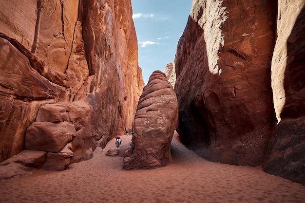 Foto gratuita hermoso paisaje de un paisaje de cañón en el parque nacional arches, utah - ee.