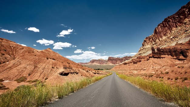 Hermoso paisaje de un paisaje de cañón en el Parque Nacional Capitole Reef