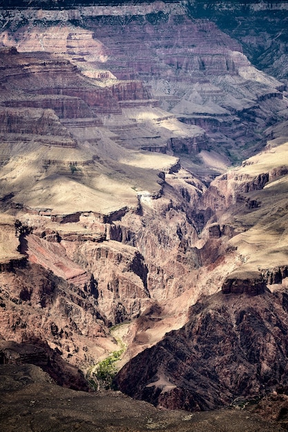 Hermoso paisaje de un paisaje de cañón en el Parque Nacional del Gran Cañón, Arizona - EE.