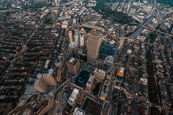 Foto gratuito hermoso paisaje urbano aéreo rodado con un dron
