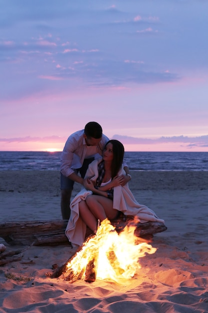 Hermoso, pareja, en la playa