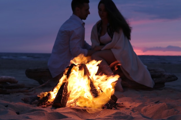 Hermoso, pareja, en la playa