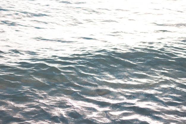 Hermoso primer plano de las olas del mar y texturas de agua