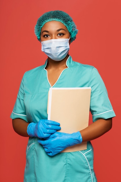 Hermoso retrato de enfermera negra