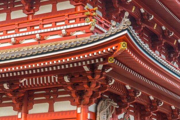 El hermoso templo sensoji del edificio de arquitectura es el lugar famoso para visitar en el área de asakusa