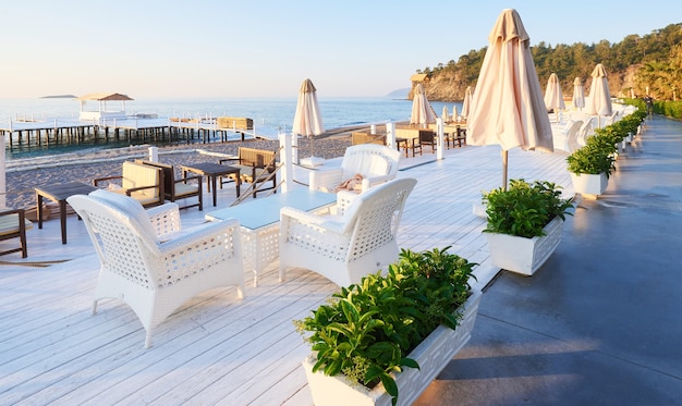 Hermoso terraplén para caminar y hacer deporte en Amara Dolce Vita Luxury Hotel. Alanya Turquía.