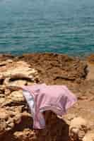 Foto gratuita hermoso traje de baño en la playa