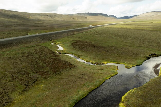 Hermosos paisajes de islandia mientras viaja