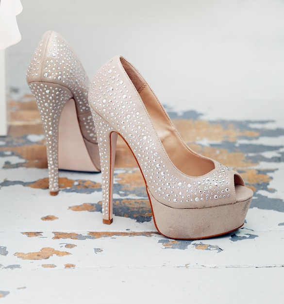 Hermosos zapatos con brillantes