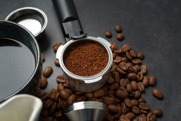 Herramienta utilizada en una máquina de café durante el proceso de elaboración del café