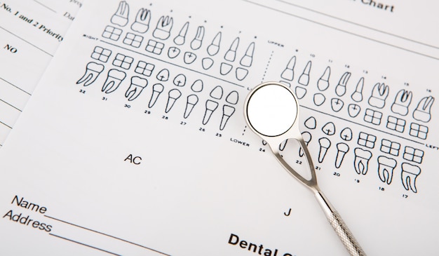 Foto gratuita herramientas dentales y equipos en dentigrama