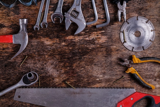 Herramientas sobre la mesa