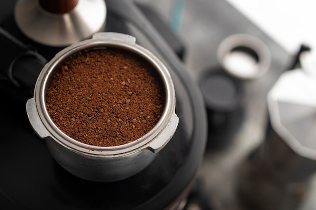 Foto gratuita herramientas utilizadas en el proceso de elaboración del café.