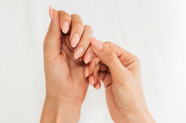 Higiene y cuidado de las uñas plano