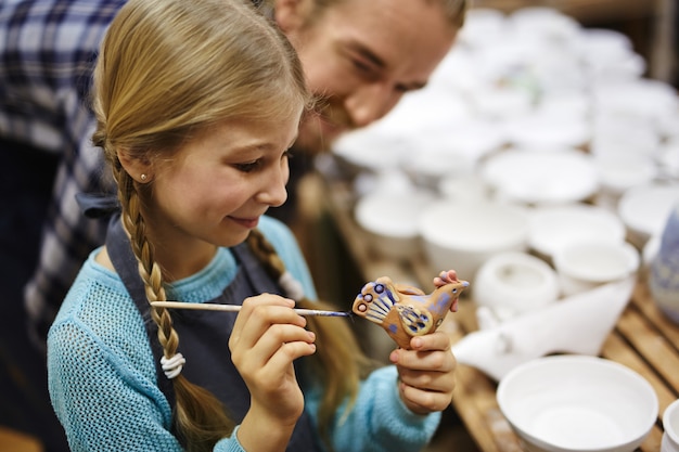 Foto gratuita hija del artesano