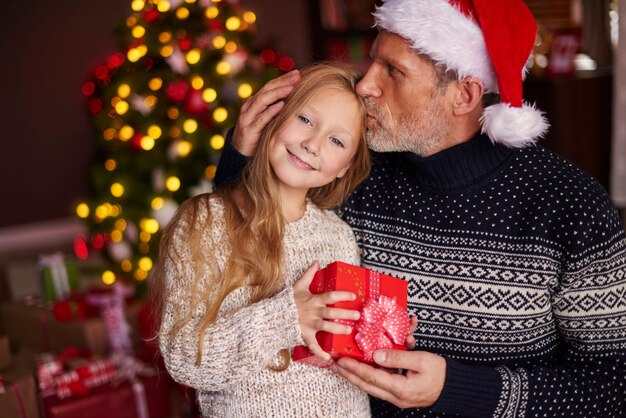 La hija es la niña de los ojos del padre