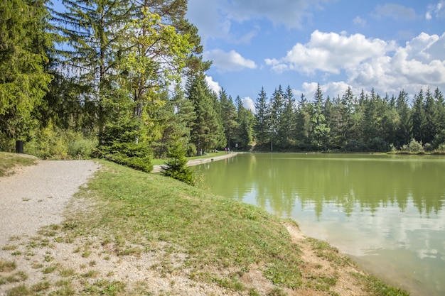 Foto gratuita hija glamping lake bloke en nova vas, eslovenia