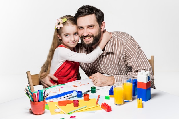 Foto gratuita hija y padre juntos