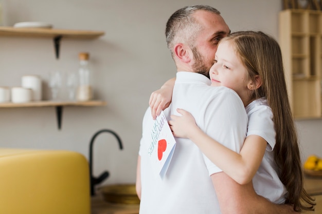 Hija y papá el día del padre