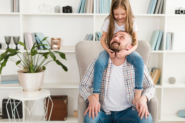 Hija y papá el día del padre