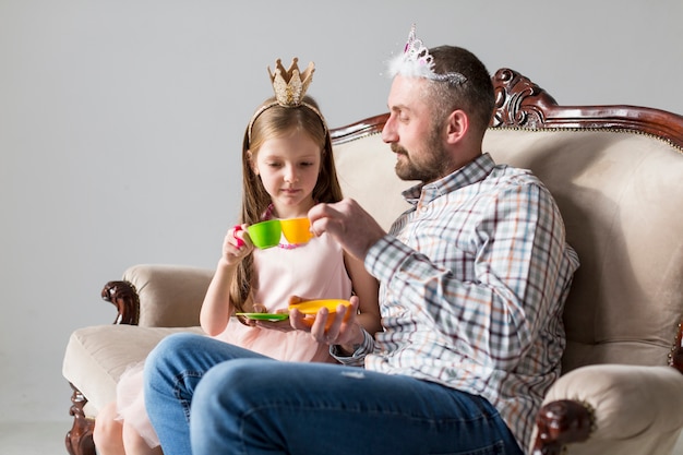 Foto gratuita hija y papá el día del padre