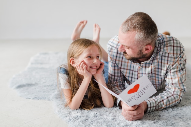 Hija y papá el día del padre