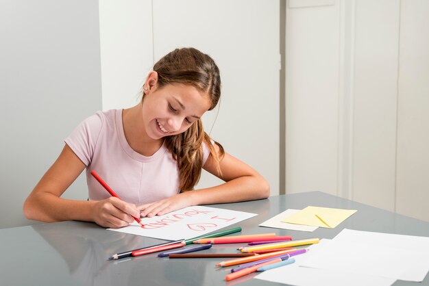 Hija pintando en el día del padre