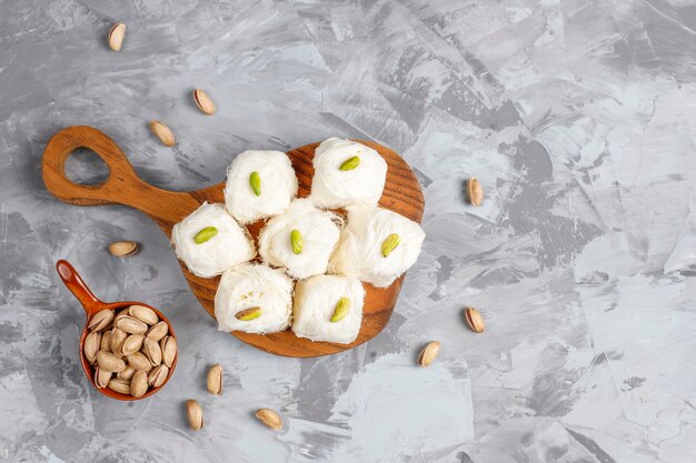 Hilo turco halva pishmanie, postre de algodón de azúcar.