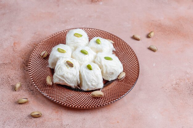 Hilo turco halva pishmanie, postre de algodón de azúcar.