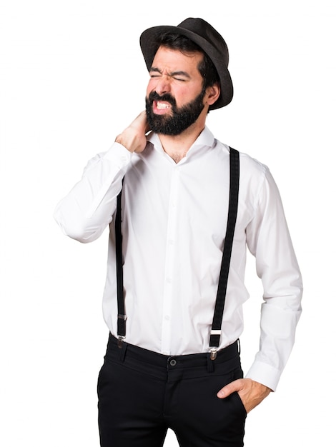 Hipster hombre con barba con dolor de cuello