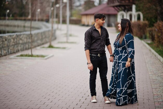 Historia de amor de una pareja india planteada al aire libre