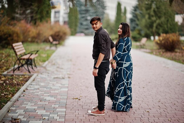 Historia de amor de una pareja india planteada al aire libre